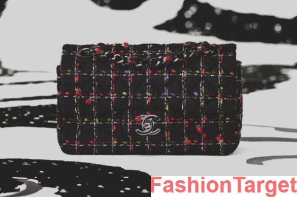 Новая коллекция сумок Chanel Mademoiselle весна-лето 2017 (chanel, mademoiselle, vogue, блеск, вес, весна, весна-лето, весна-лето 2017, коллекция, лак, Новая, Сумки, vogueon.ru, Аксессуары, Мода и стиль)
