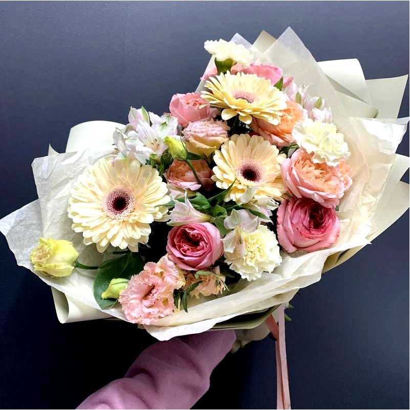Лучшие цветы и композиции для подарка любимым женщинам